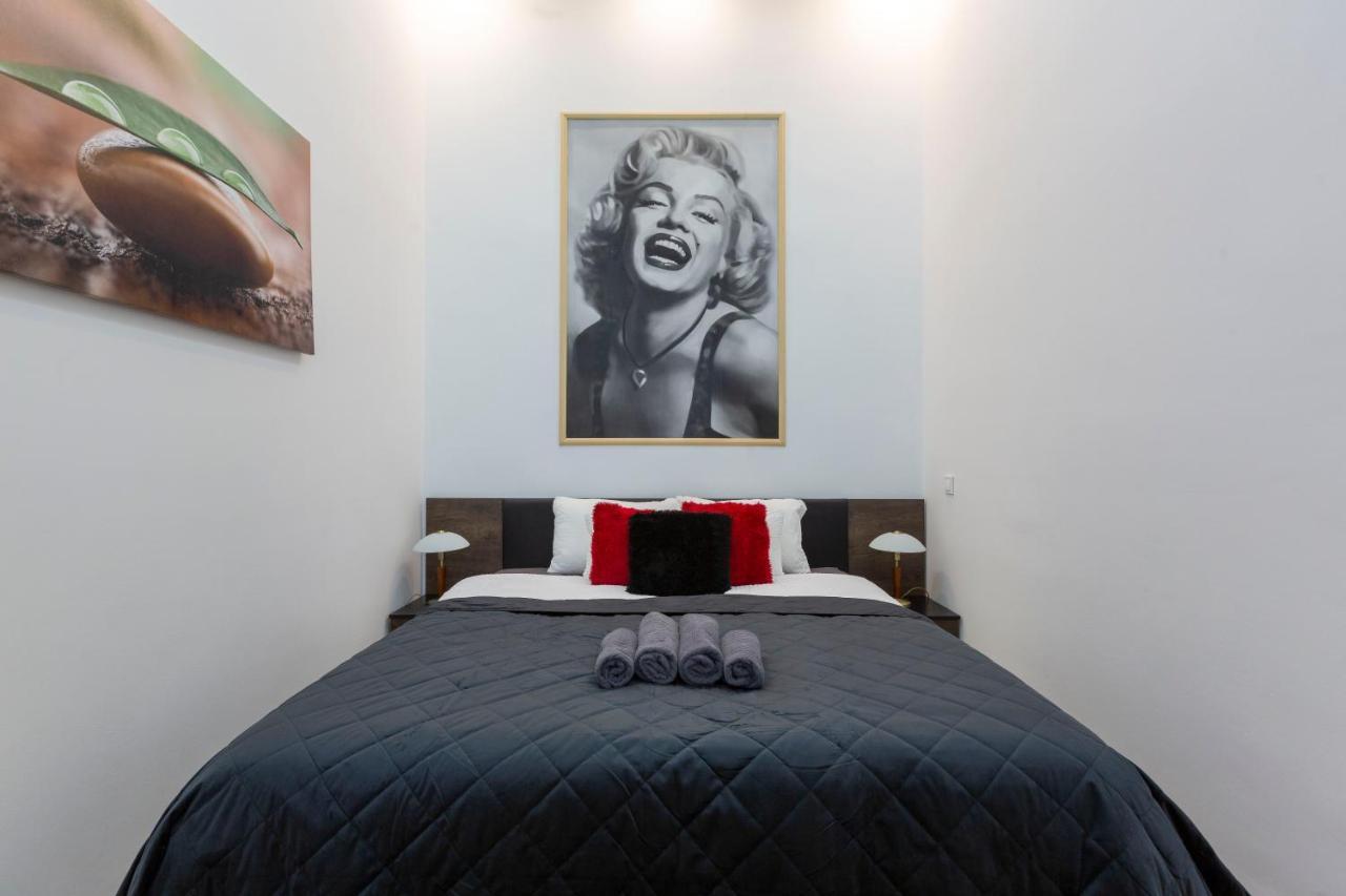Exclusive Marilyn Apartment In The Heart Of Budapest Bagian luar foto